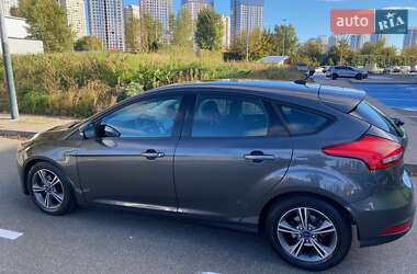 Хэтчбек Ford Focus 2015 в 