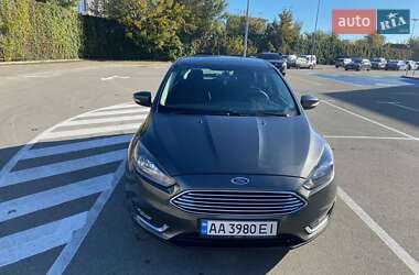 Хэтчбек Ford Focus 2015 в 