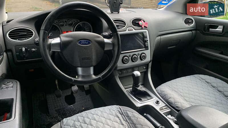 Хэтчбек Ford Focus 2006 в Борщеве