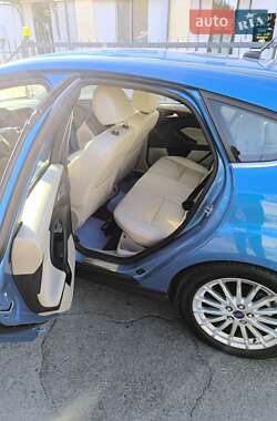 Хэтчбек Ford Focus 2014 в 
