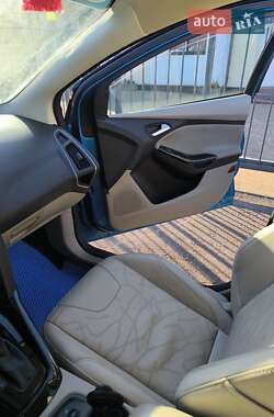 Хэтчбек Ford Focus 2014 в 