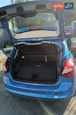 Хэтчбек Ford Focus 2014 в 