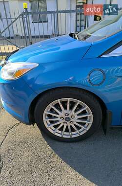 Хэтчбек Ford Focus 2014 в 