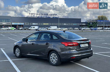 Седан Ford Focus 2015 в 