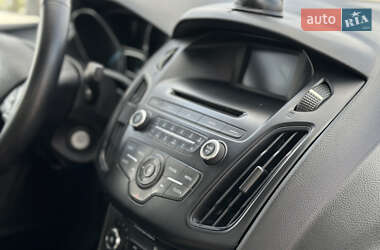 Седан Ford Focus 2015 в 