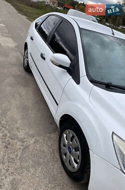 Хетчбек Ford Focus 2011 в 