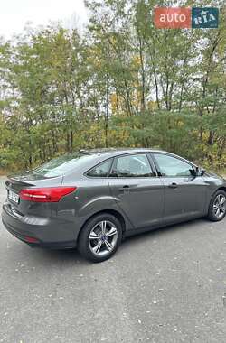 Седан Ford Focus 2015 в 