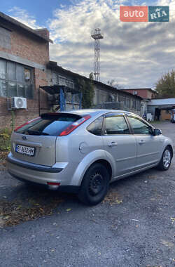 Хэтчбек Ford Focus 2005 в 
