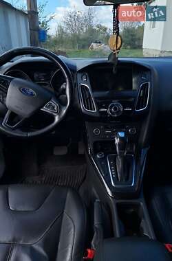 Седан Ford Focus 2015 в 