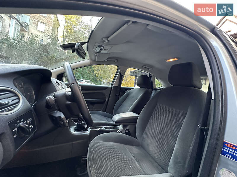Хетчбек Ford Focus 2005 в Чернівцях фото 21 Хетчбек Ford Focus 2005 в Чернівцях