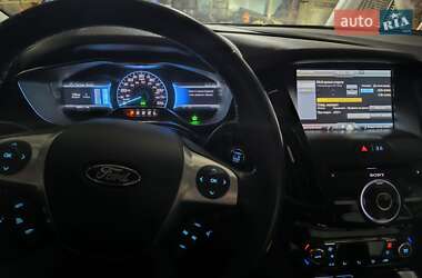 Хэтчбек Ford Focus 2014 в 