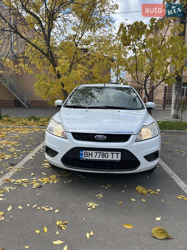 Хетчбек Ford Focus 2010 в  фото Хетчбек Ford Focus 2010 в