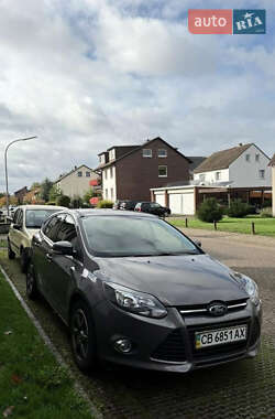 Хэтчбек Ford Focus 2012 в 