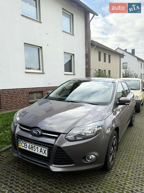 Хэтчбек Ford Focus 2012 в 
