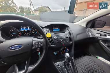 Седан Ford Focus 2015 в 