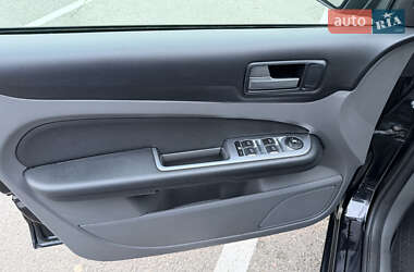 Хэтчбек Ford Focus 2010 в 