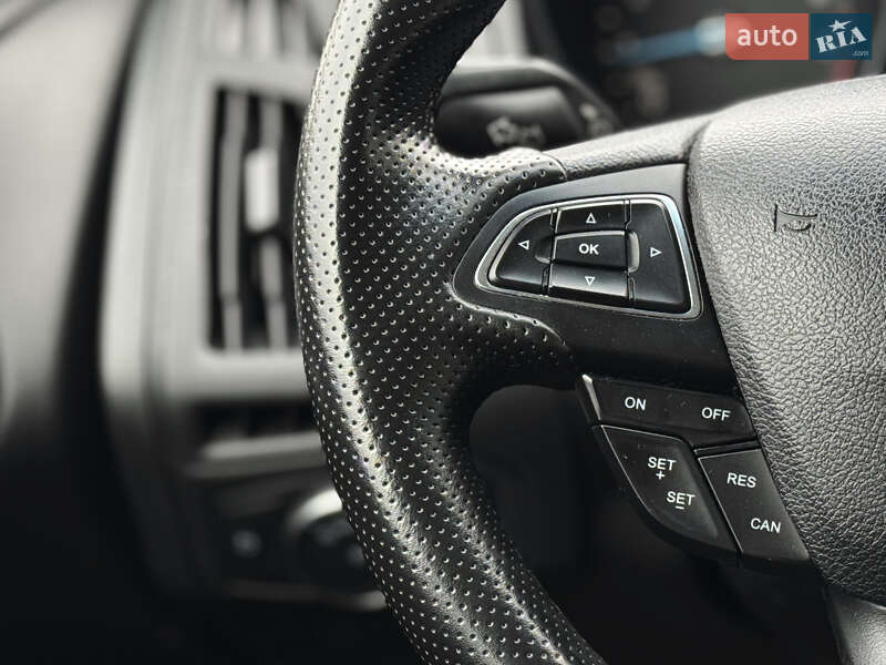 Хетчбек Ford Focus 2017 в Дніпрі фото 21 Хетчбек Ford Focus 2017 в Дніпрі