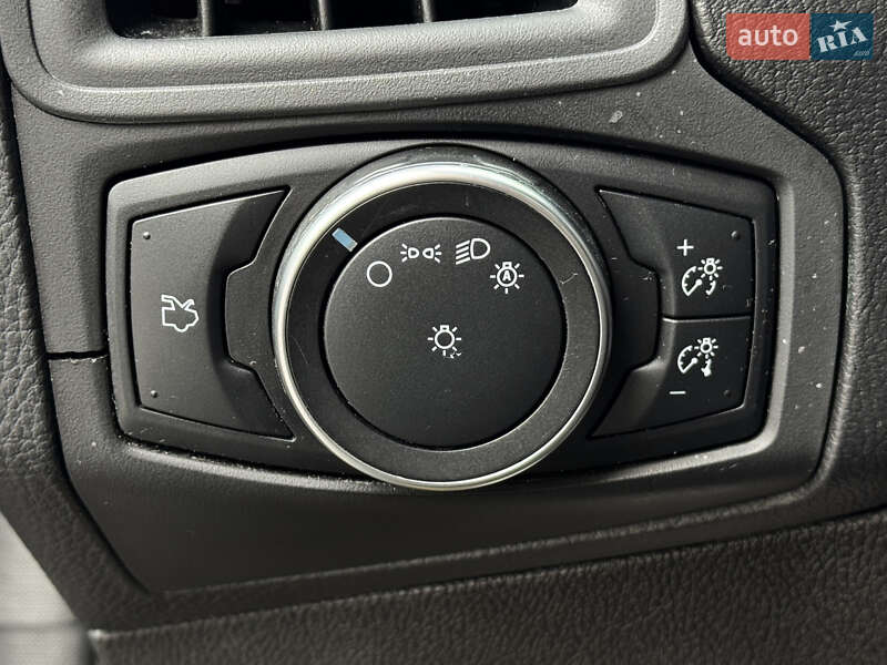 Хетчбек Ford Focus 2017 в Дніпрі фото 36 Хетчбек Ford Focus 2017 в Дніпрі