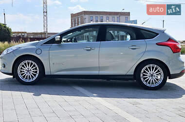 Хетчбек Ford Focus 2014 в  фото 11 Хетчбек Ford Focus 2014 в