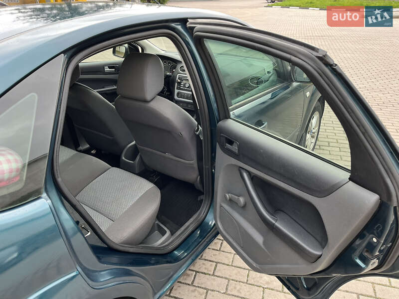 Хэтчбек Ford Focus 2006 в Ровно