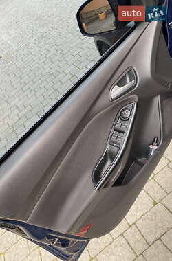 Хетчбек Ford Focus 2013 в 