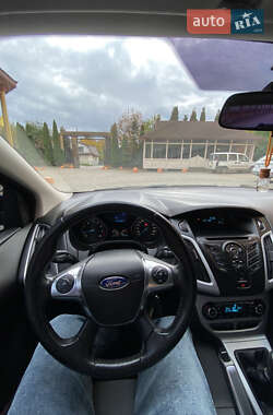 Хетчбек Ford Focus 2013 в 