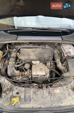 Хетчбек Ford Focus 2013 в 