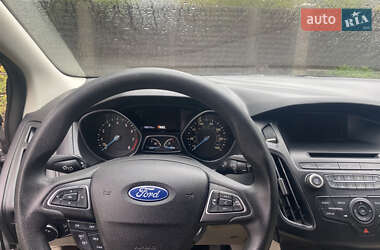 Седан Ford Focus 2015 в 