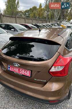 Хэтчбек Ford Focus 2013 в 
