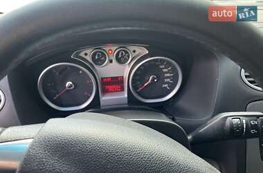 Хетчбек Ford Focus 2010 в  фото 2 Хетчбек Ford Focus 2010 в