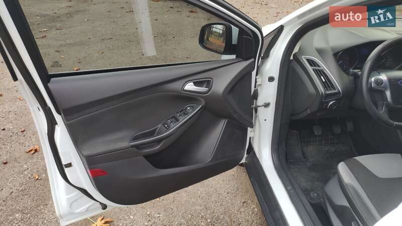 Хэтчбек Ford Focus 2012 в Запорожье фото 3 Хэтчбек Ford Focus 2012 в Запорожье
