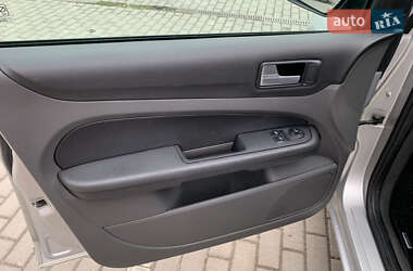 Хетчбек Ford Focus 2005 в 