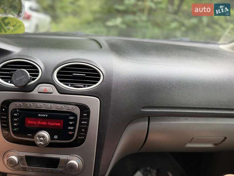 Хэтчбек Ford Focus 2011 в Гусятине