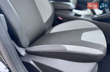 Хэтчбек Ford Focus 2011 в 