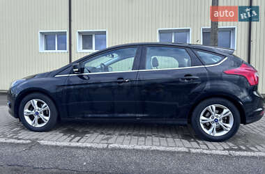 Хэтчбек Ford Focus 2011 в 