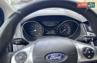 Хэтчбек Ford Focus 2011 в 