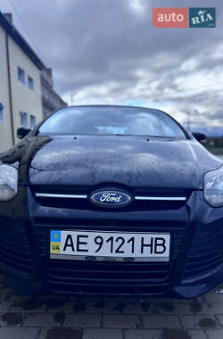 Хэтчбек Ford Focus 2011 в 