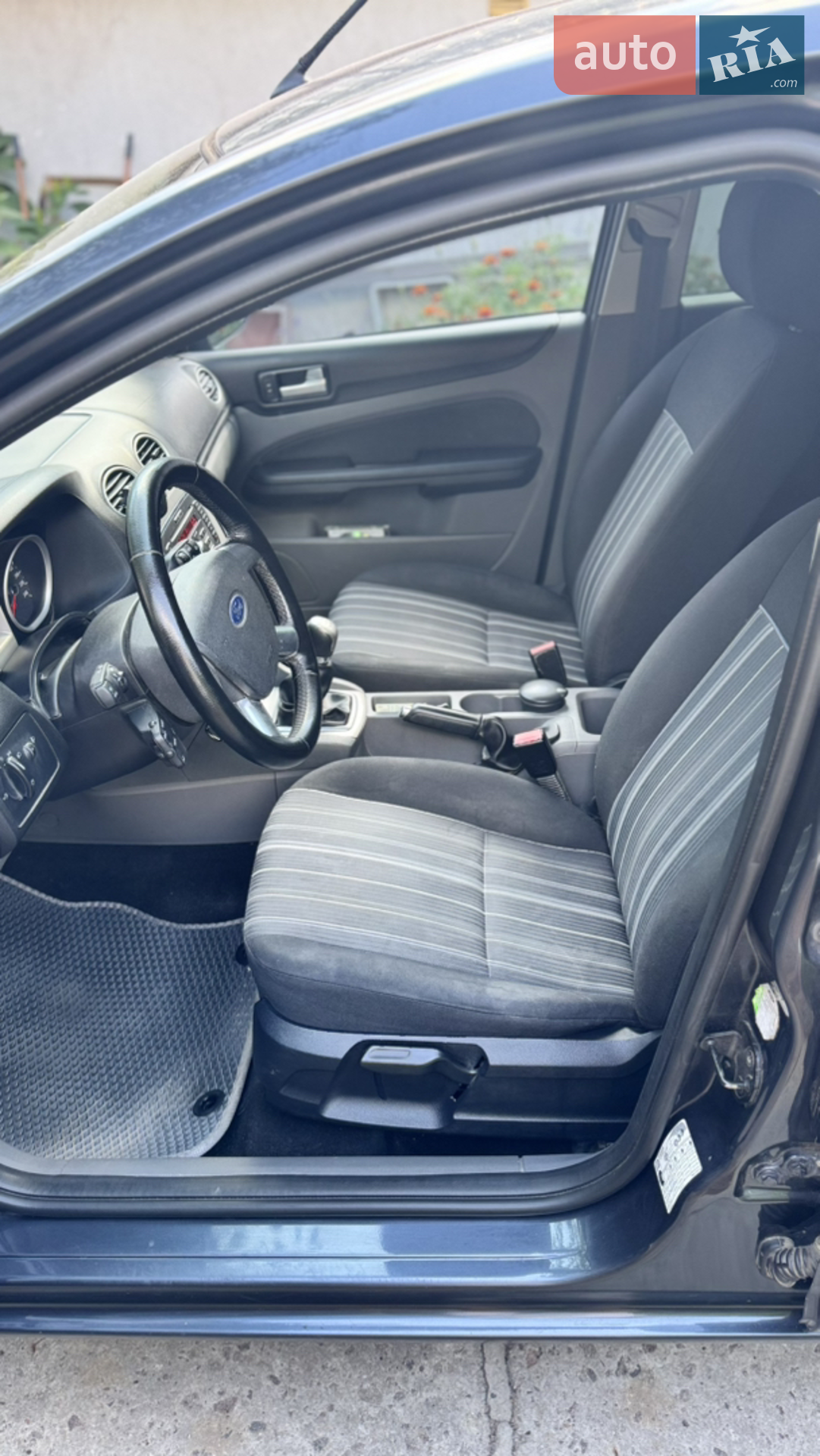 2010 Ford Focus - мініатюра 6
