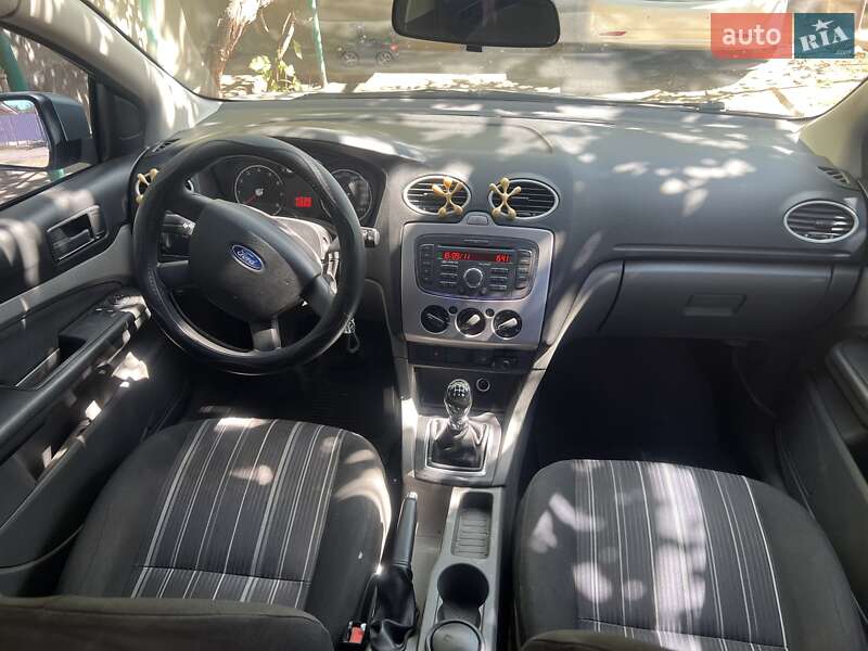 Хэтчбек Ford Focus 2011 в Раздельной