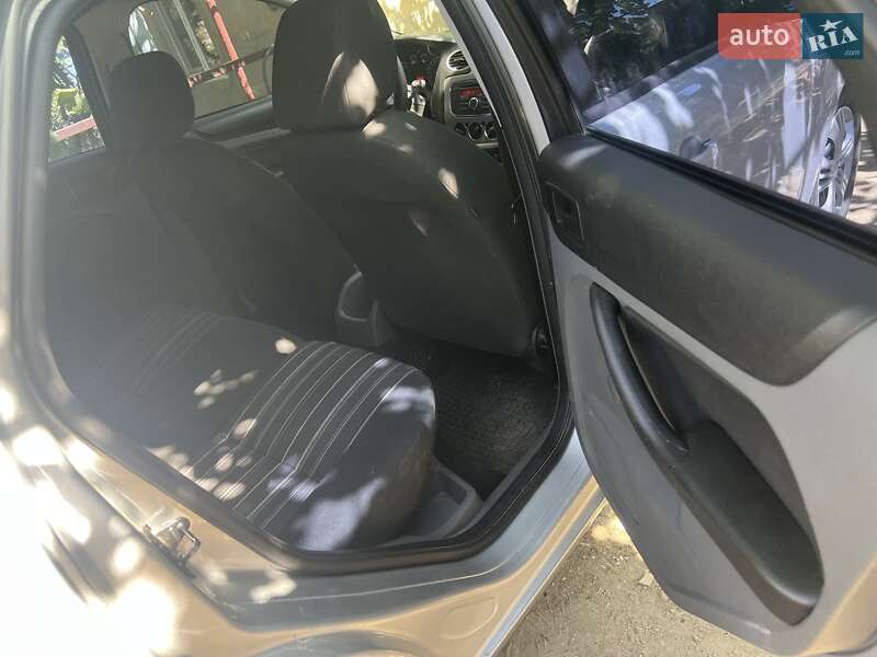 Хэтчбек Ford Focus 2011 в Раздельной