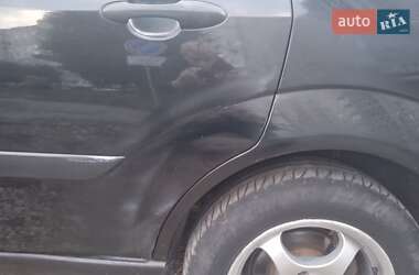 Хэтчбек Ford Focus 2004 в  фото 22 Хэтчбек Ford Focus 2004 в