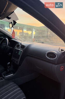 Хэтчбек Ford Focus 2011 в 