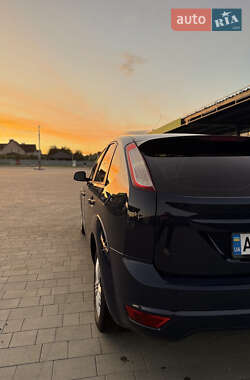 Хэтчбек Ford Focus 2011 в 