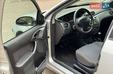 Хэтчбек Ford Focus 2004 в 