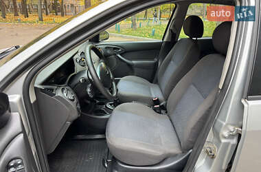 Хэтчбек Ford Focus 2004 в 