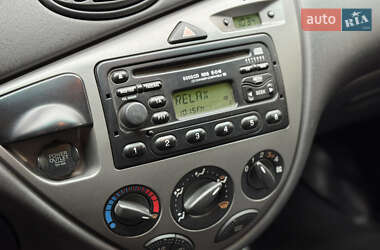 Хэтчбек Ford Focus 2004 в 