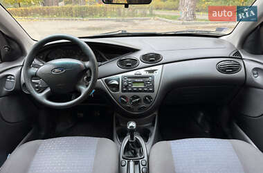 Хэтчбек Ford Focus 2004 в 