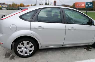 Хэтчбек Ford Focus 2010 в 