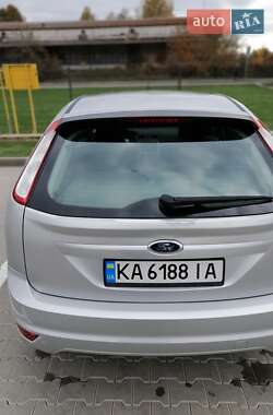 Хэтчбек Ford Focus 2010 в 