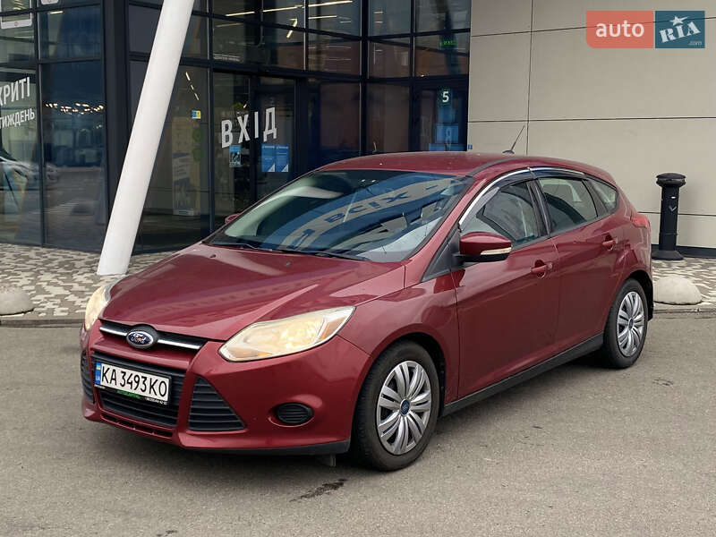 Хэтчбек Ford Focus 2012 в 